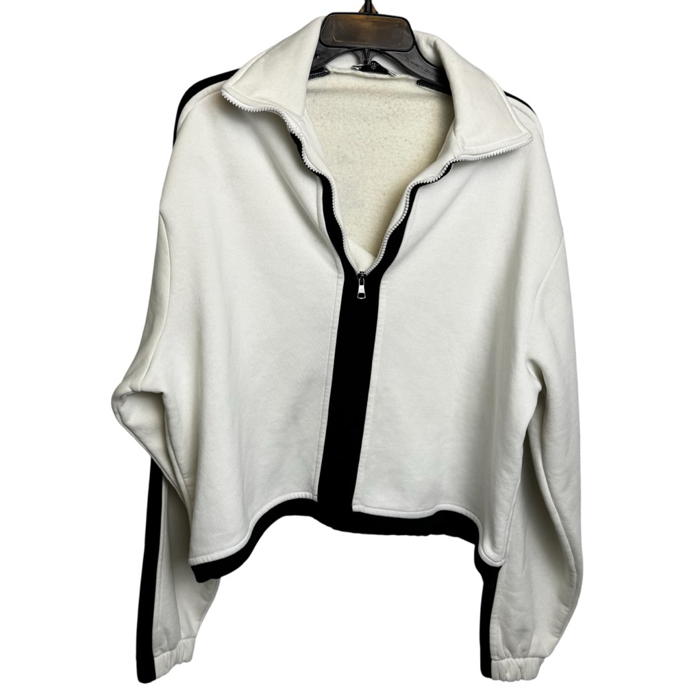 Teela half zip black and white active top size medium athleisure fleece lined